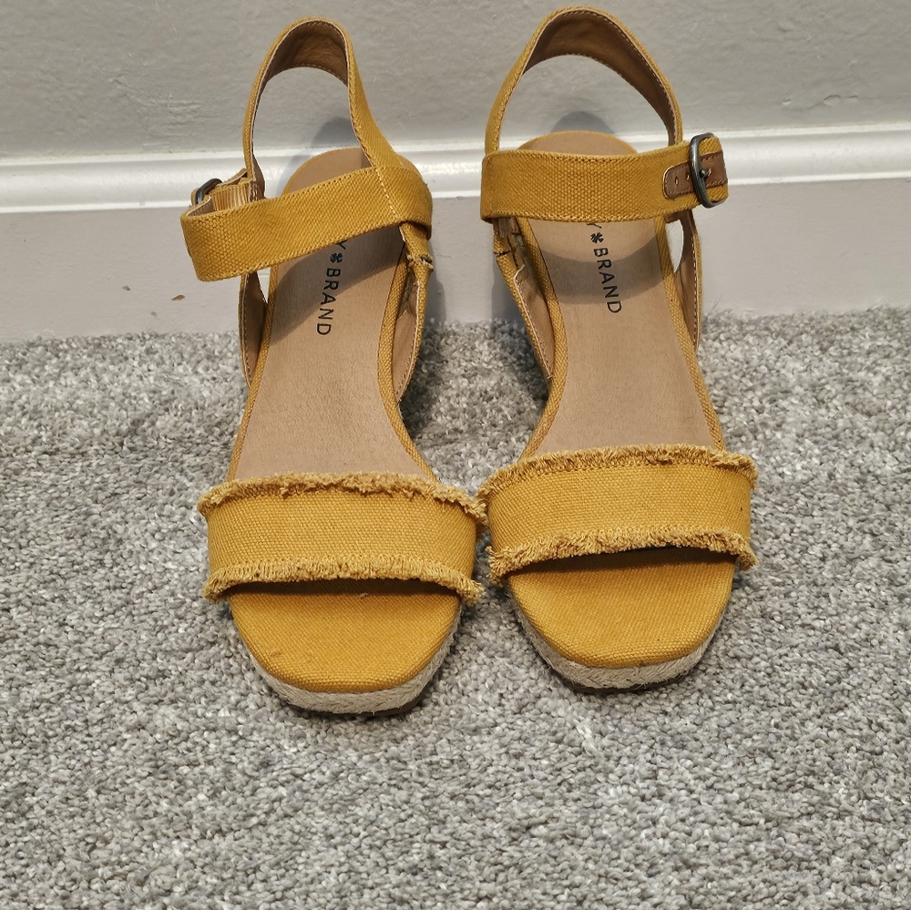 Lucky Brand Yellow Sandals with Scalloped Edge